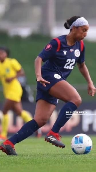 Brianne Reed carrying the ball for the Dominican Republic.